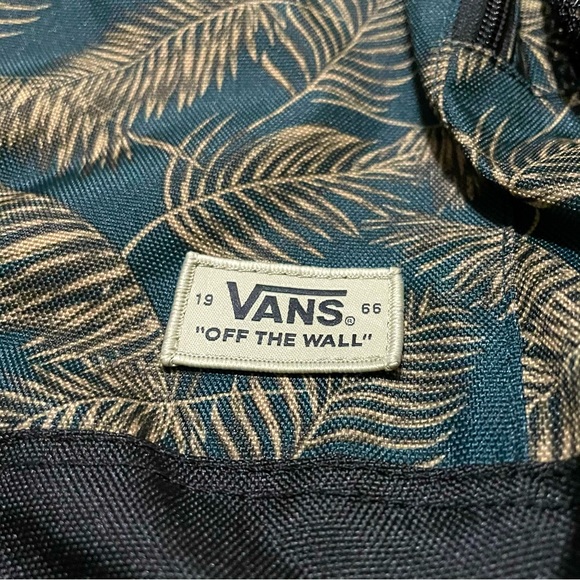 Vans - Picture 5 of 6
